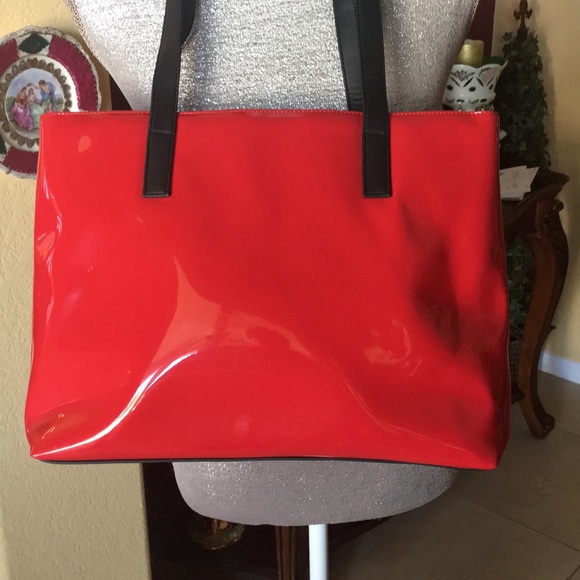 ANNEX Handbags - PATENT LATHER BAG, VERY BEAUTIFUL.